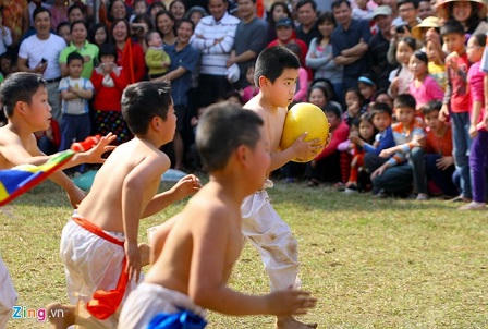 Trai Hà Nội cởi trần thi vật